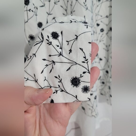 Nwot RW & Co size xl beautiful floral print top with semi sheer back - Picture 5 of 11